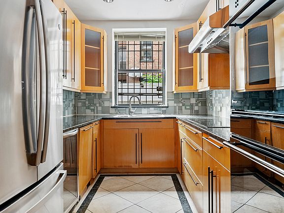 5th image of 259 W 90th St APT 1