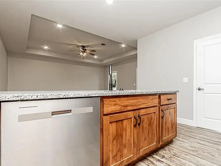 1642 Kenneth Dr — Photo 9