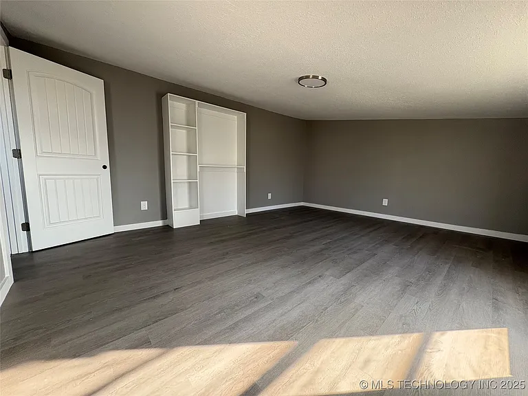 109 N Walker St — Photo 10