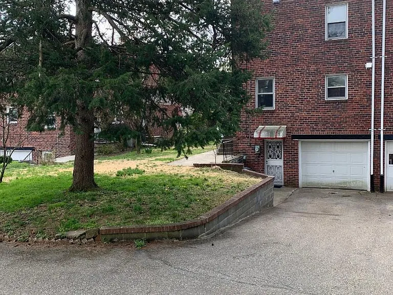 639 Barnes St — Photo 9