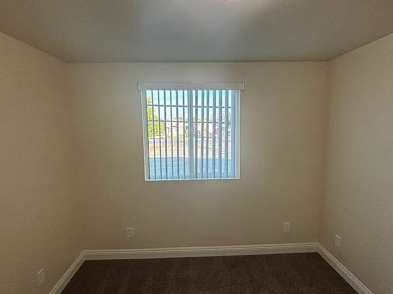 942 E 88th Pl — Photo 24