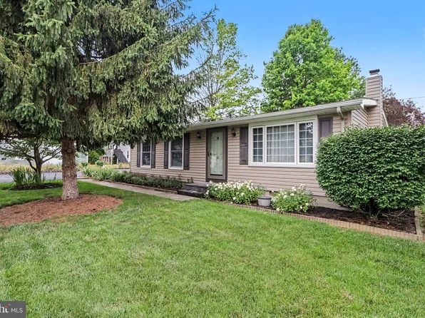 6 Arnold St, Boiling Springs, PA 17007