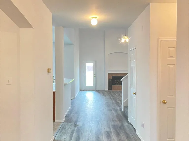 1309 Heather Brook Dr — Photo 5