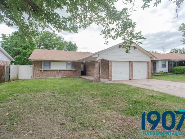 1127 Berwyck Dr, Moore, OK 73160