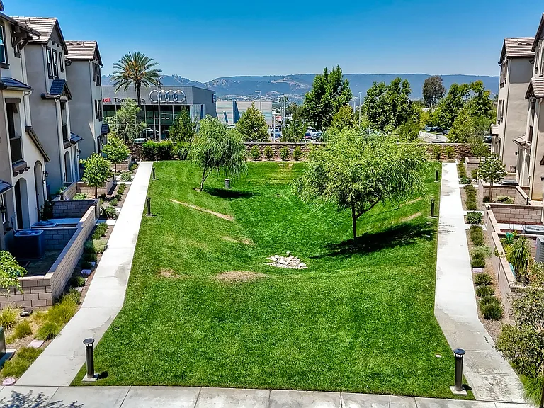 40530 Melrose Dr — Photo 35