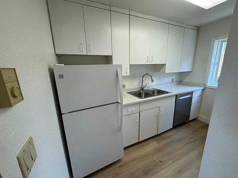 708 NE Avery St — Photo 38