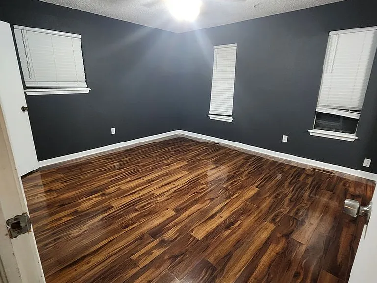 1116 Hawthorne Dr — Photo 9