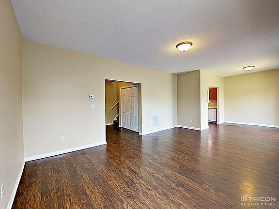 5th image of 11936 Locus Ln