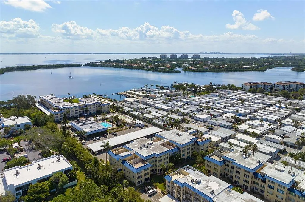 2 bed, 2.0 bath, 1062 sqft, $2,500 — Photo 4