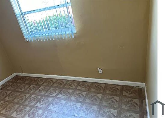 4th image of 590 SW 27th Ave #17