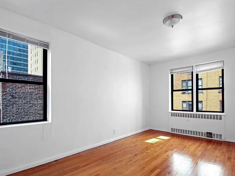 315 E 56th St #6C — Photo 3