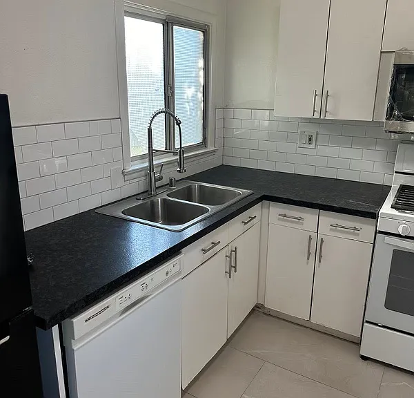1406 Woolner Ave #B — Photo 6