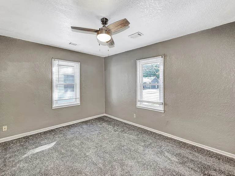 330 N Gordon Ave — Photo 12
