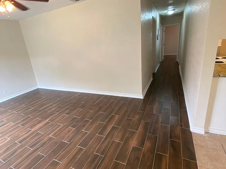10727 Green Lake Dr — Photo 3