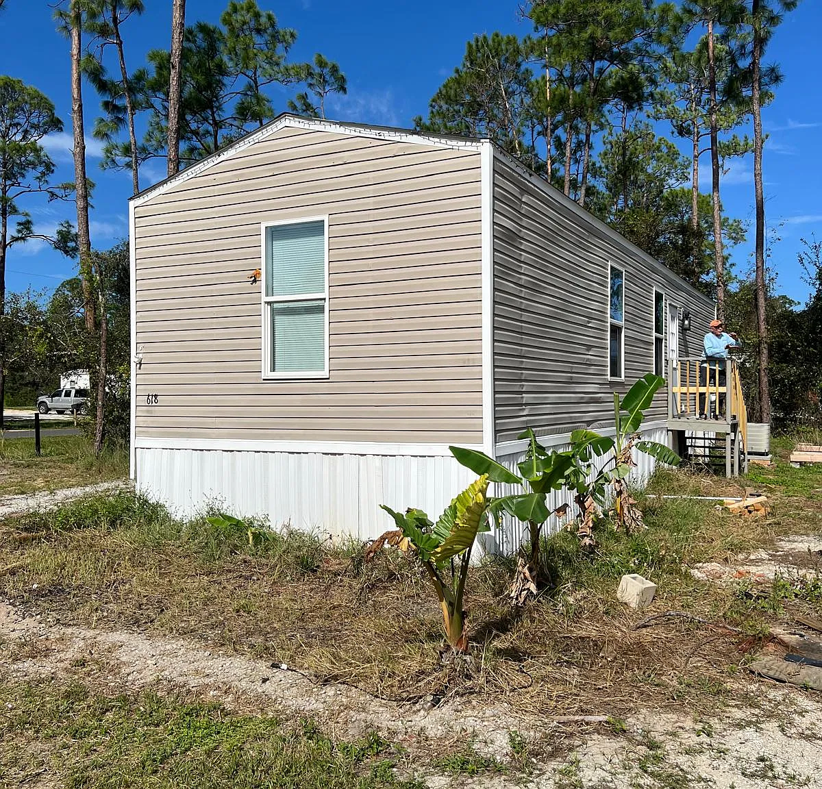 2 bed, 700 sqft, $900 — Photo 1