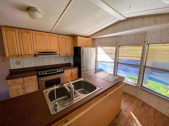 2nd image of 17100 Tamiami Trl #25