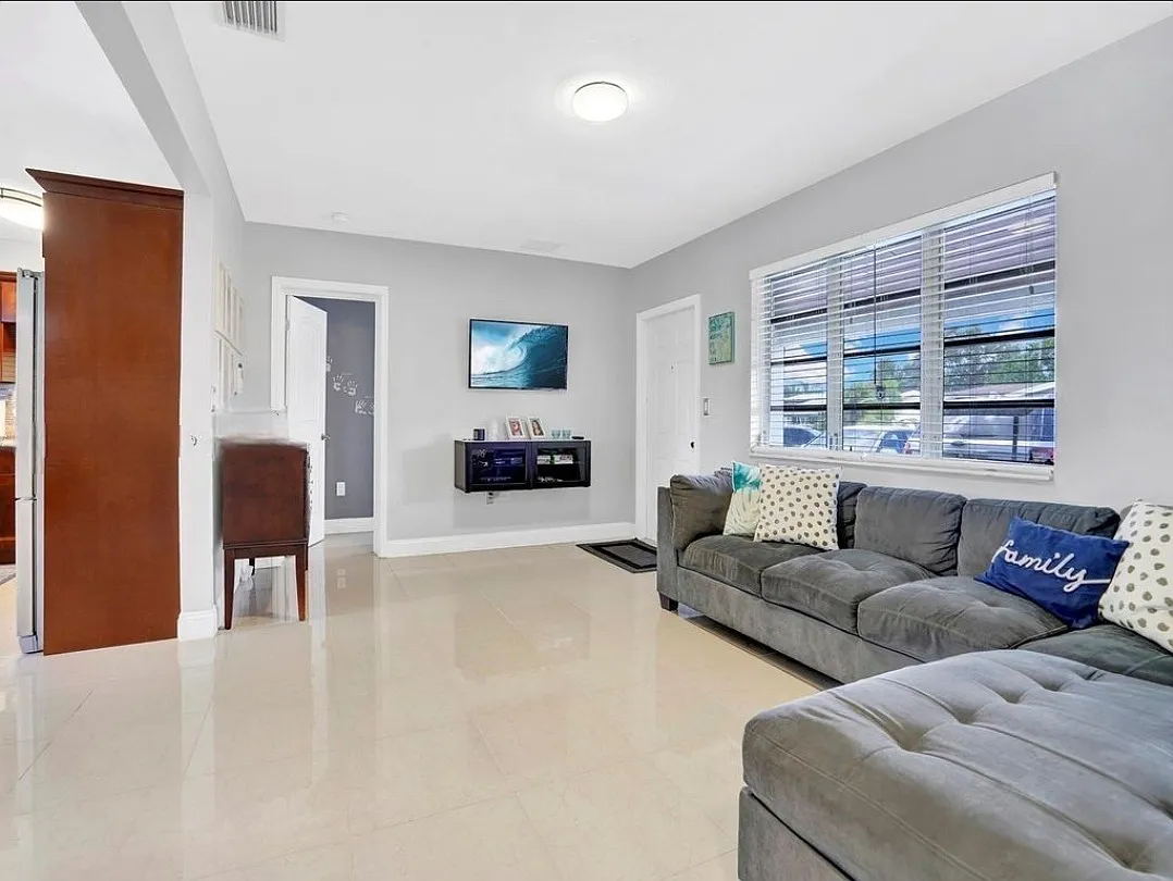 6930 SW 12th St — Photo 4