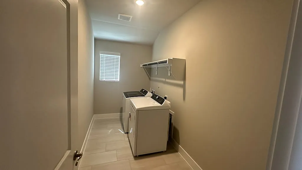 4 bed, 2059 sqft, $2,395 — Photo 2