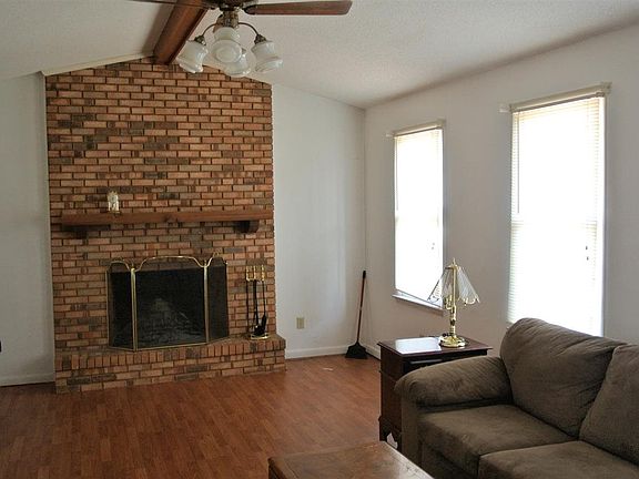 3rd image of 219 Knollwood Dr