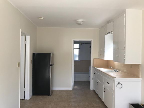 4th image of 2628 Mayflower Ave