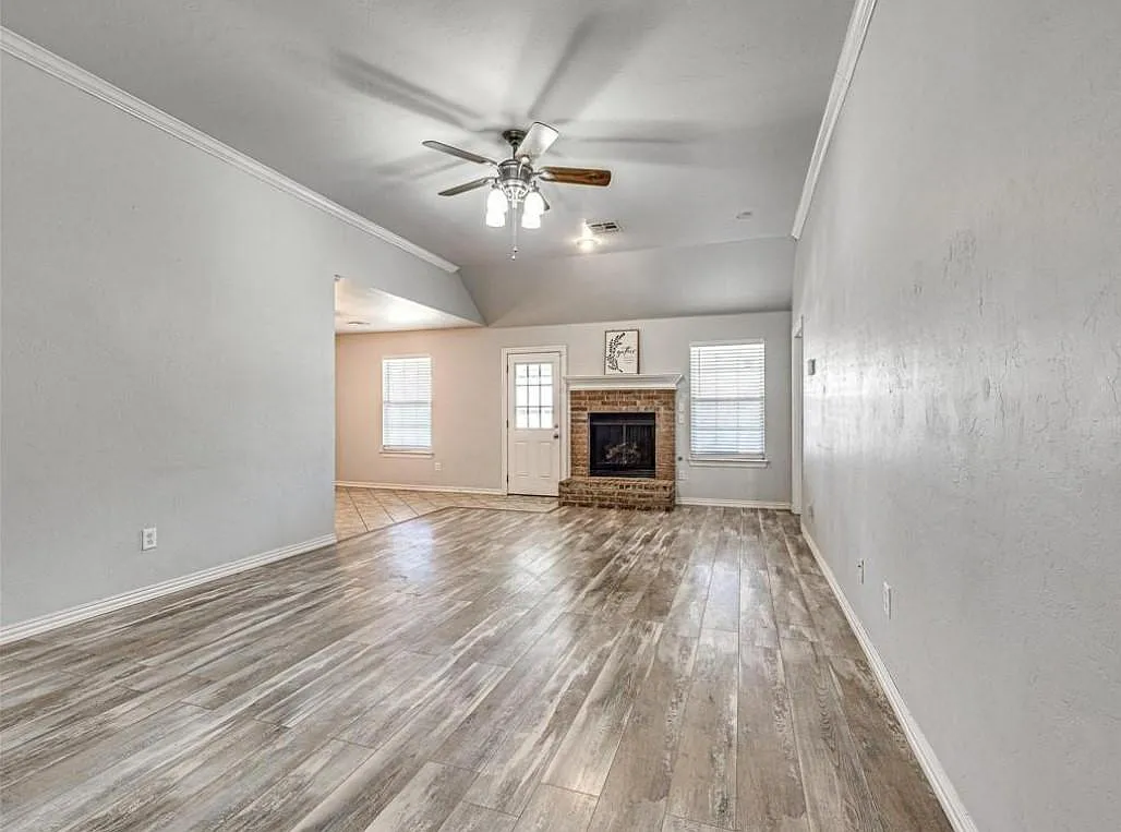 629 Jupiter Ln — Photo 3