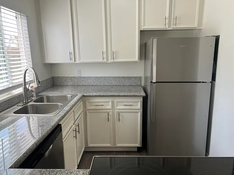 Greenbrier Apartments — Photo 17