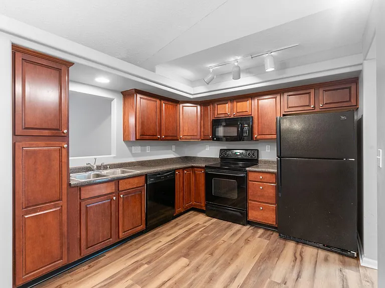 305 Spring Valley Ln — Photo 12