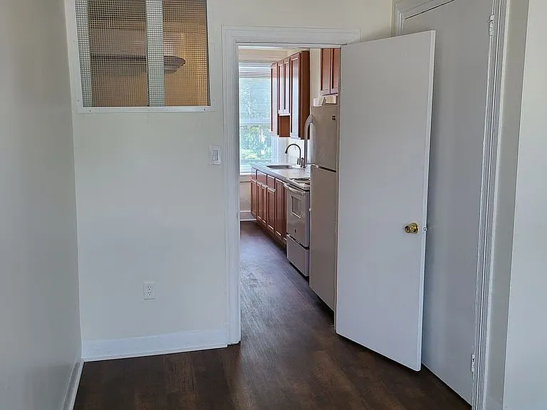 136 E Bushkill St — Photo 20