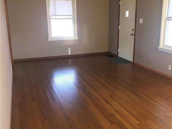 3rd image of 597 Linwood Dr