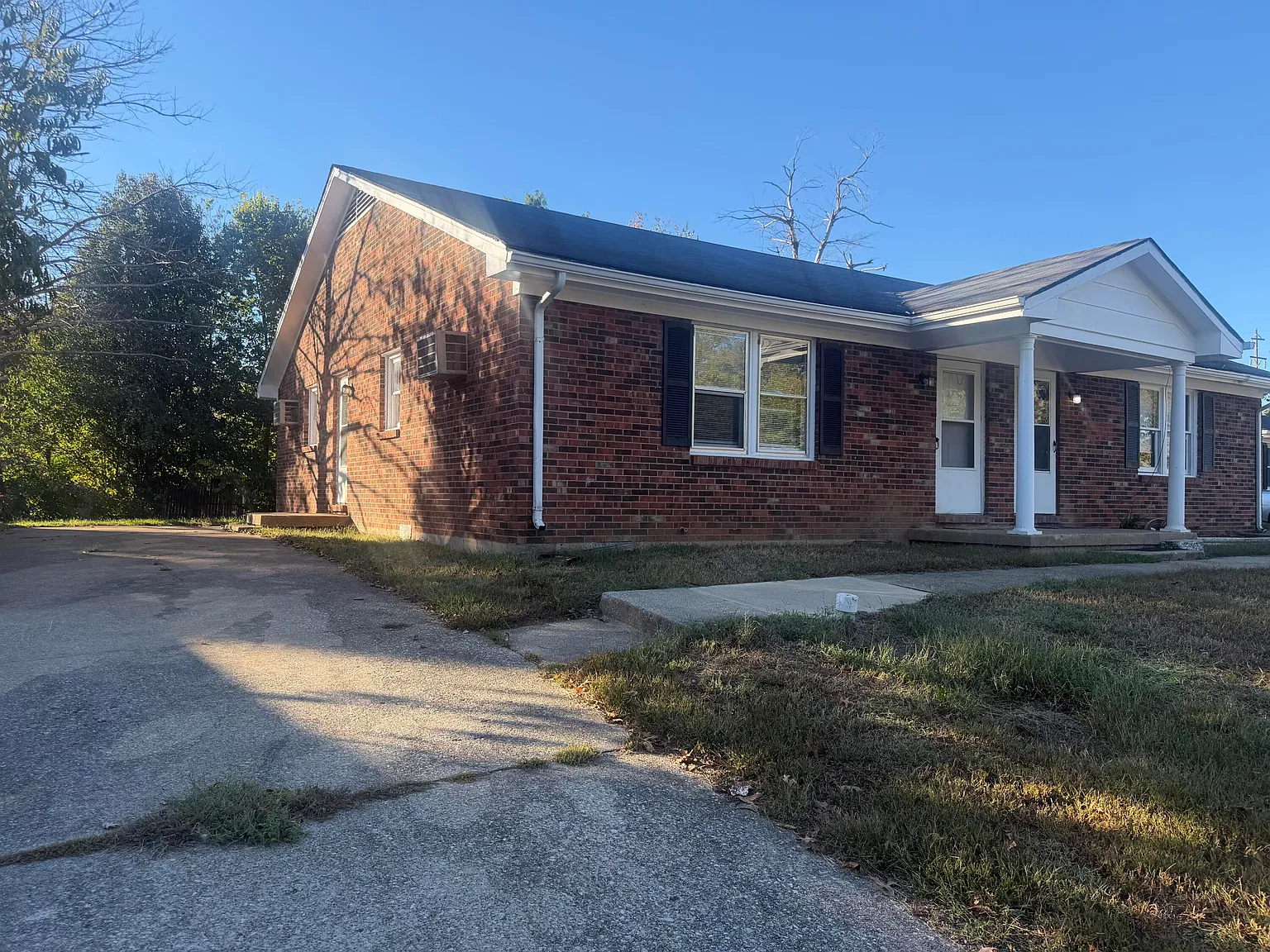 2 bed, 1.0 bath, 940 sqft, $1,100 — Photo 2