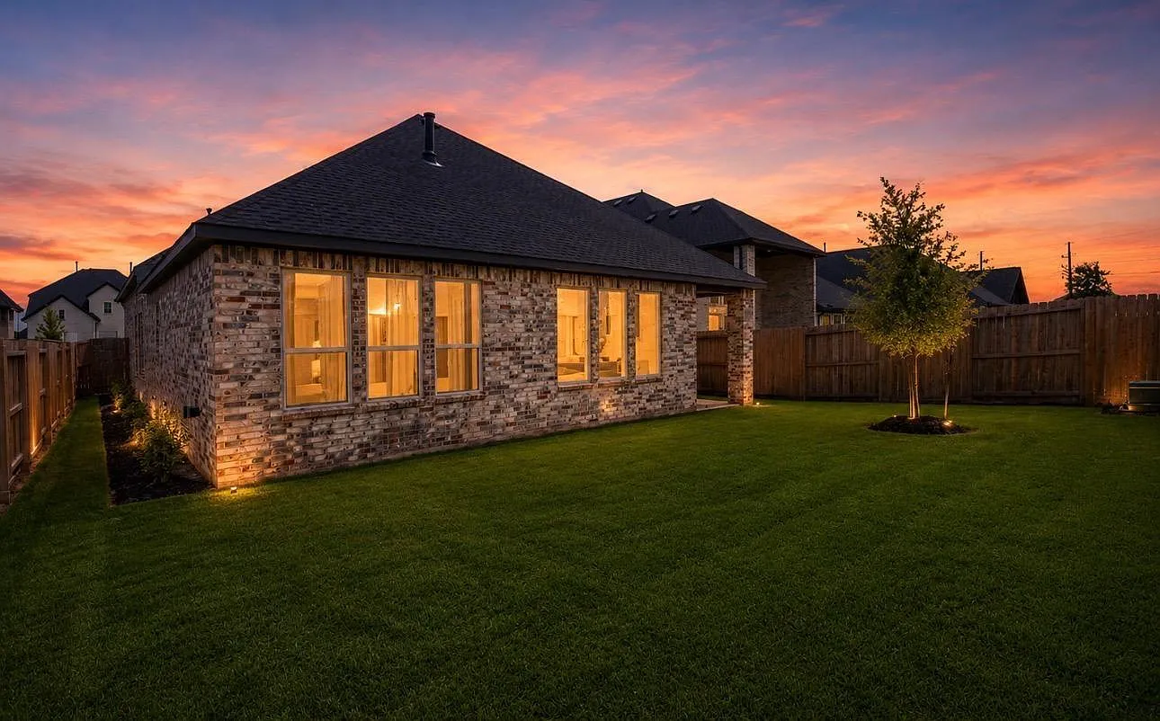 4 bed, 2.5 bath, 2253 sqft, $3,000 — Photo 3