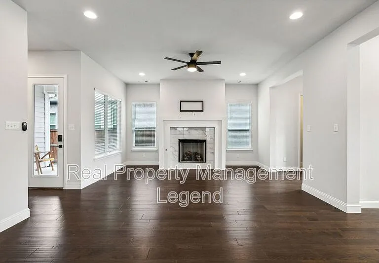 6644 Windfall Dr — Photo 5