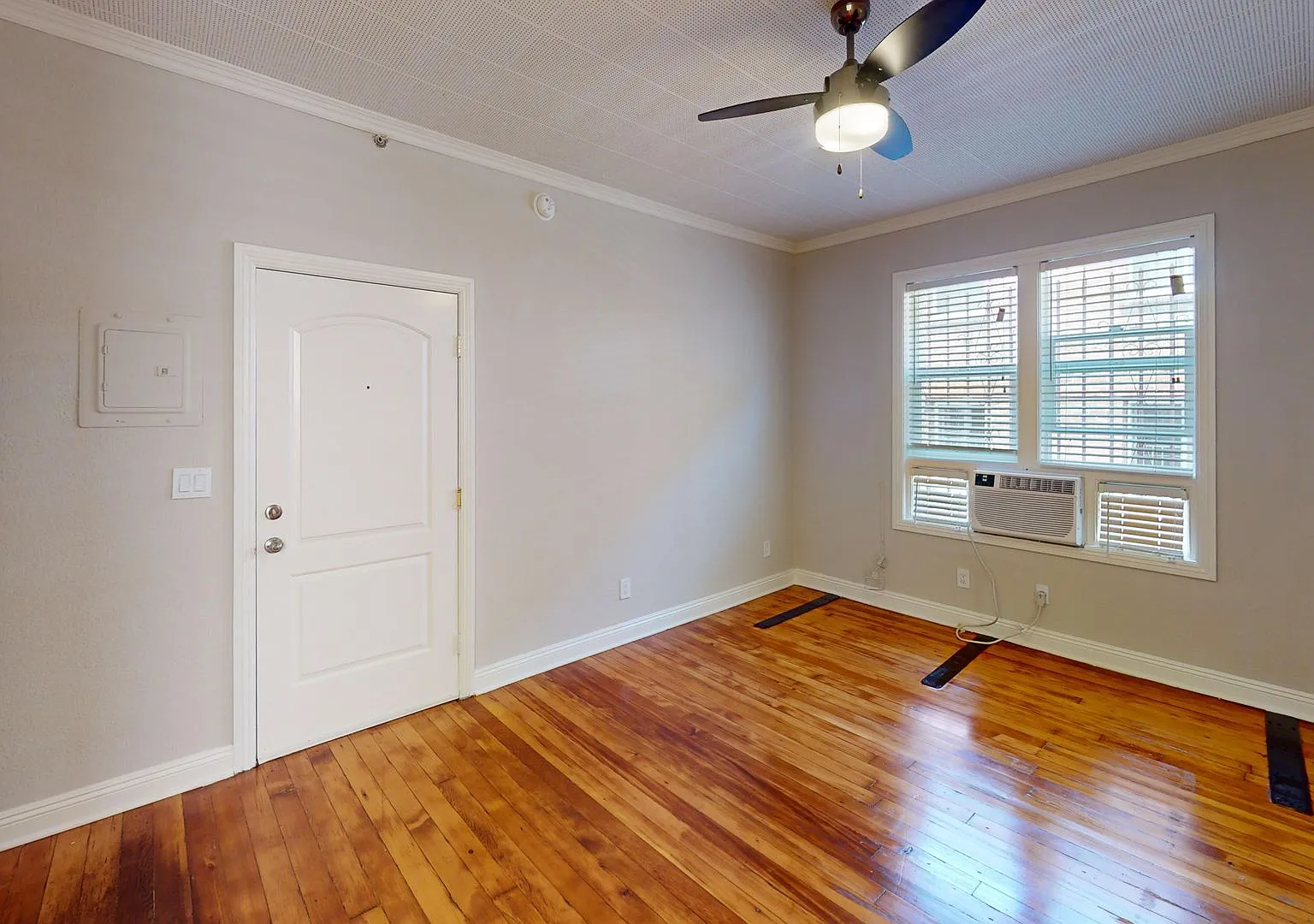 Mariposa Apartments...Gorgeous Newly Remodeled Stylish Apartments...Great Location! CALL NOW! — Photo 3