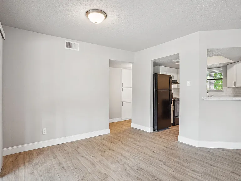 Vantage Point Apartments — Photo 11