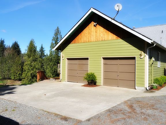 Large  2 car garage
