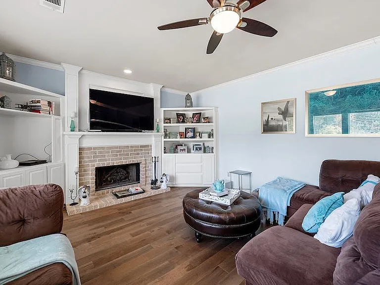 1207 Lakeway Dr — Photo 5