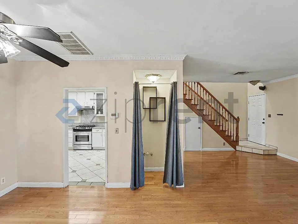 6801 Mammoth Ave #17
