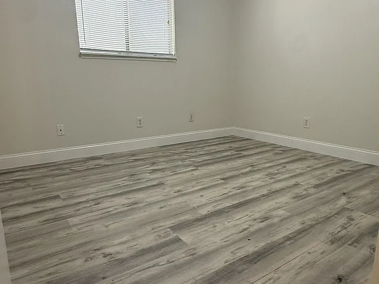 949 Middle Cove Dr — Photo 11