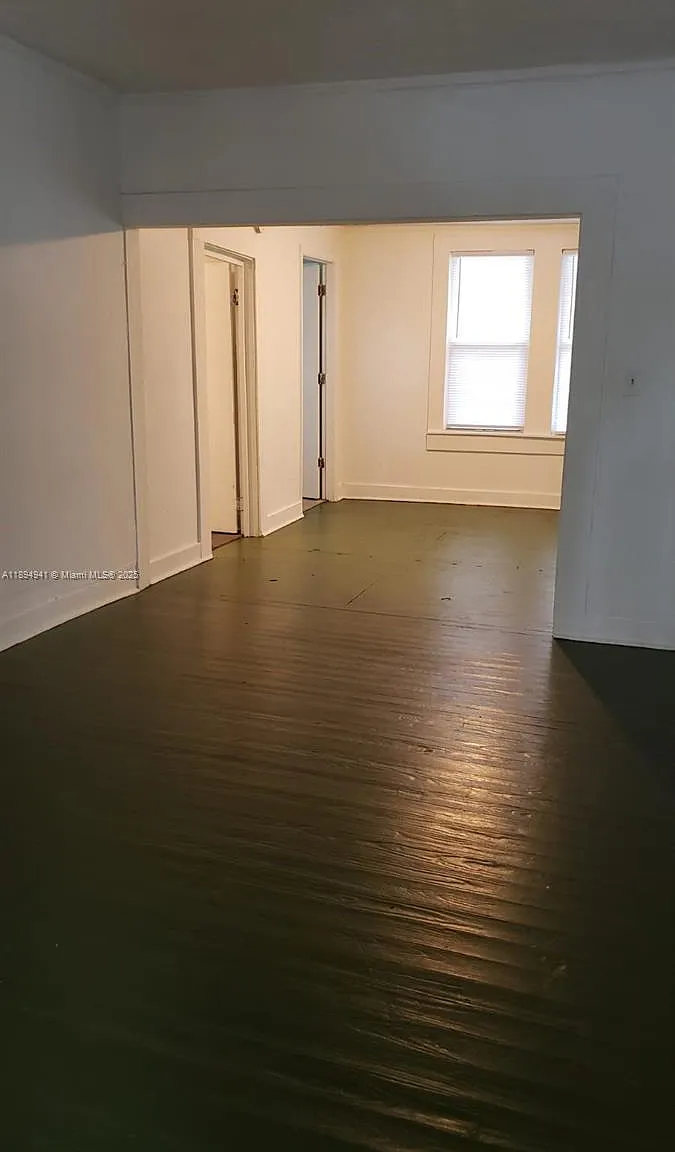 3 bed, 1.0 bath, $1,400 — Photo 2