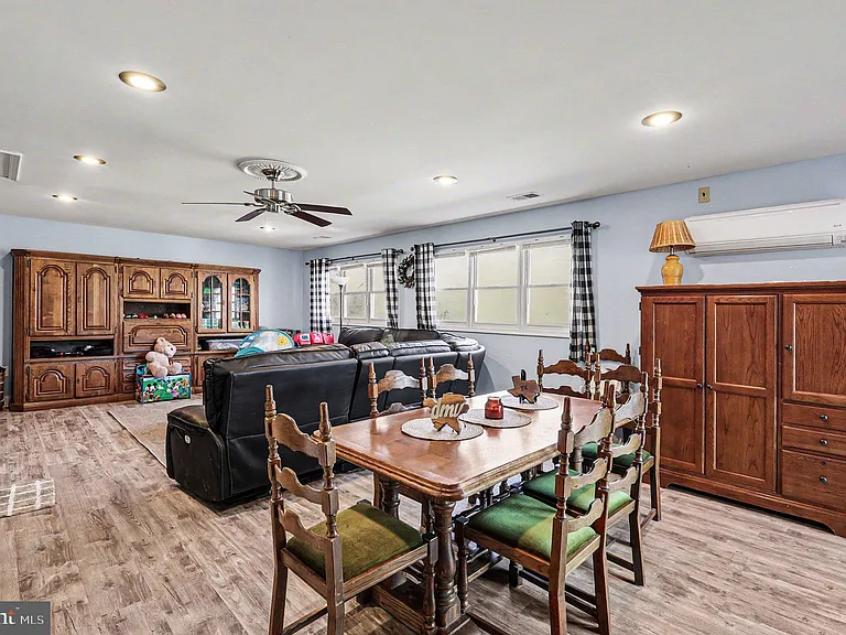 7409 Lake Dr — Photo 22