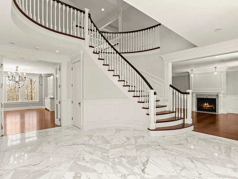 386 Westover - Foyer 2
