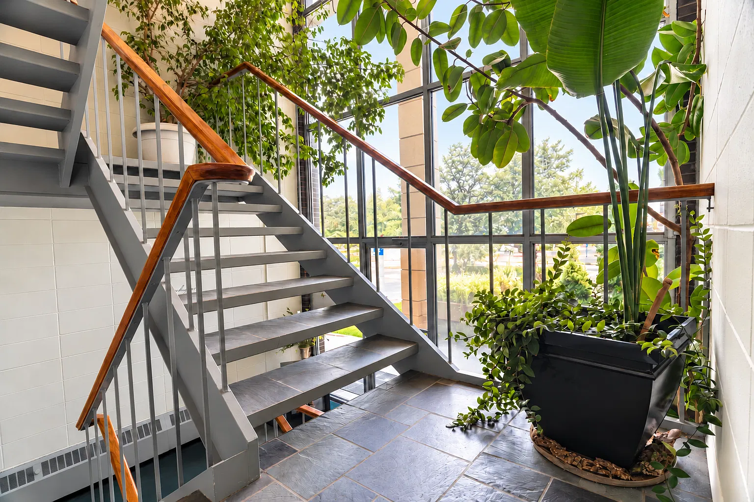 Groat Estate Apartments — Photo 3