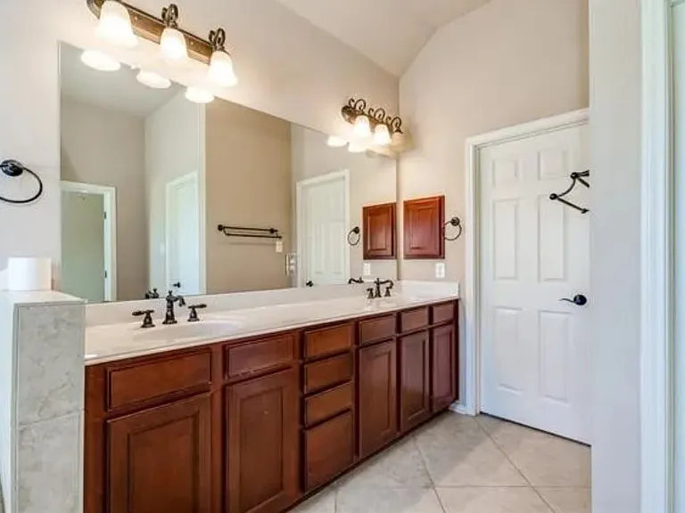 188 Milan St — Photo 12