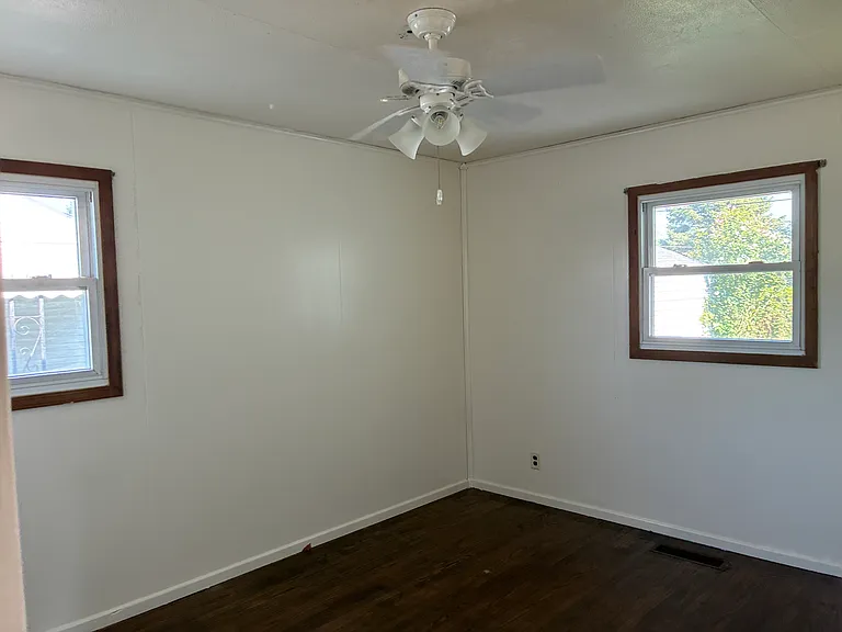 132 Hadley St — Photo 8
