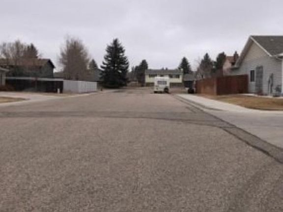 Exterior Neighborhood (street photo)