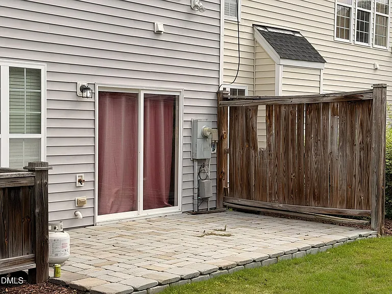 1004 Corwith Dr — Photo 14