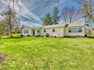 323 W Craig Hill Dr, Rochester, NY 14626
