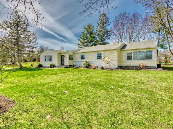 323 W Craig Hill Dr, Rochester, NY 14626