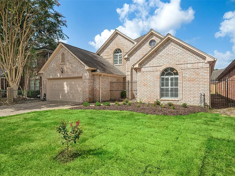 13811 Muirfield Village Dr — Photo 2