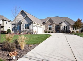 W175N5322 Highridge Dr, Menomonee Falls, WI 53051